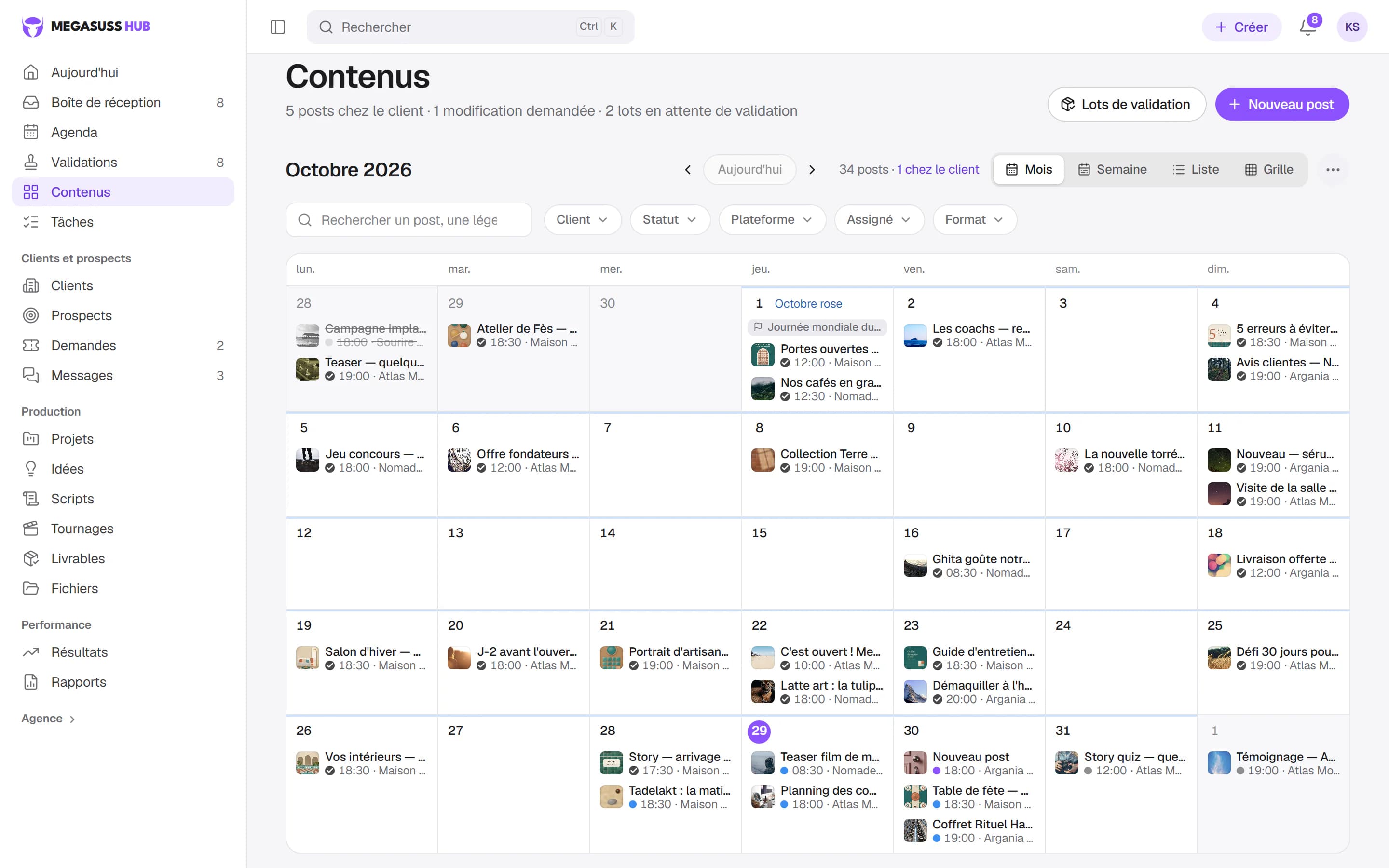 Calendrier éditorial du mois d'octobre : tous les posts des clients avec leur visuel, leur heure de publication et leur statut.