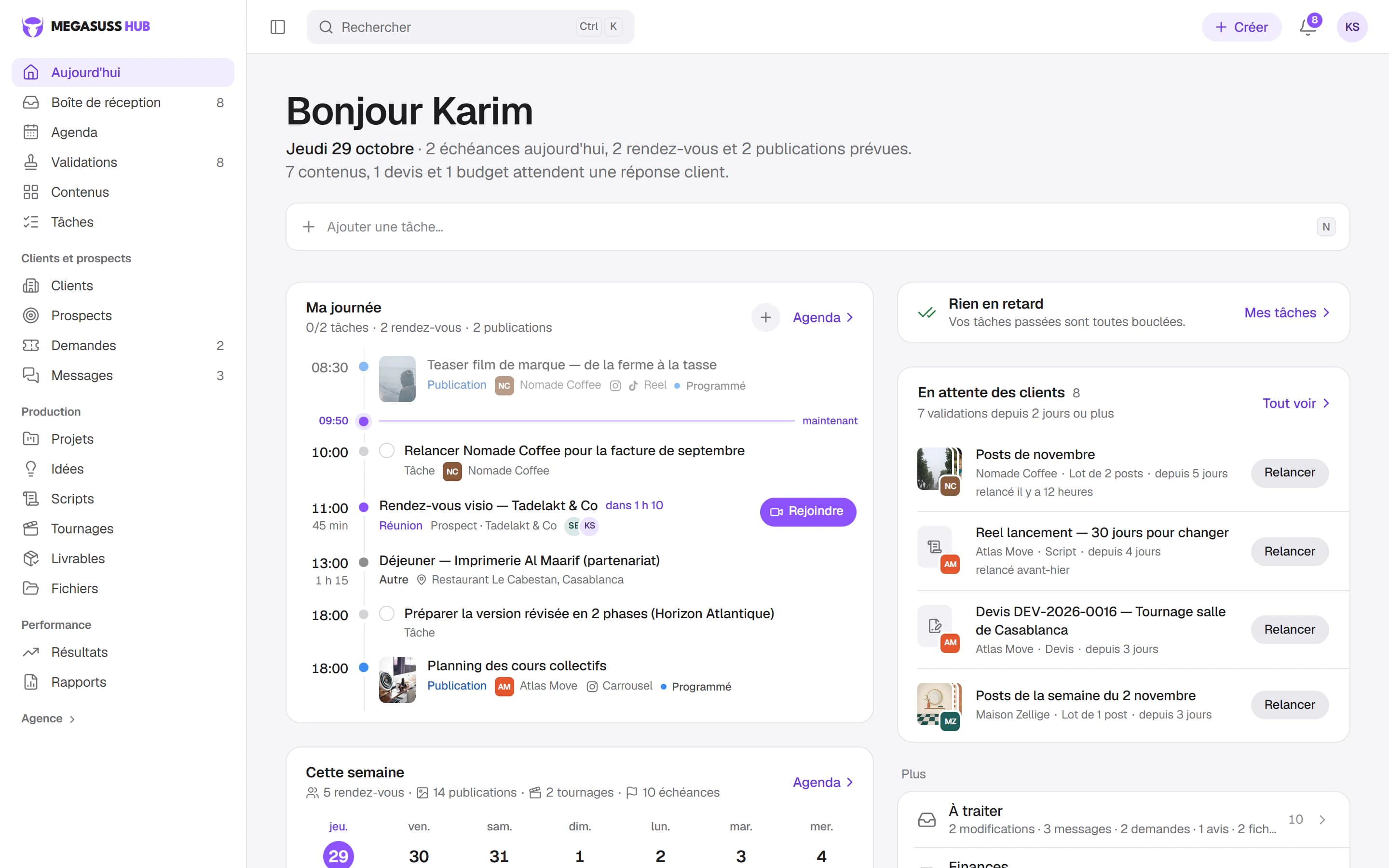 Écran Aujourd'hui de Megasuss Hub, un jeudi matin : la journée de Karim heure par heure, rien en retard, et les validations en attente chez les clients.